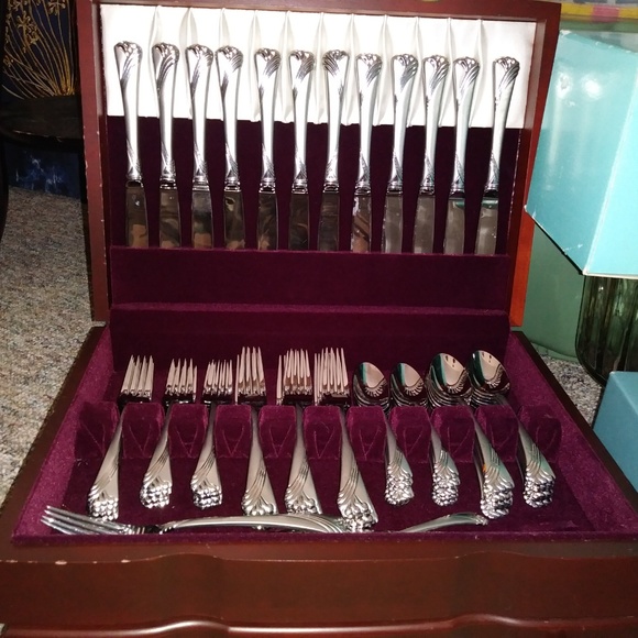 LENOX KELLY FROSTED 13 PC PLACE SERVICE & SERVING - Picture 2 of 8